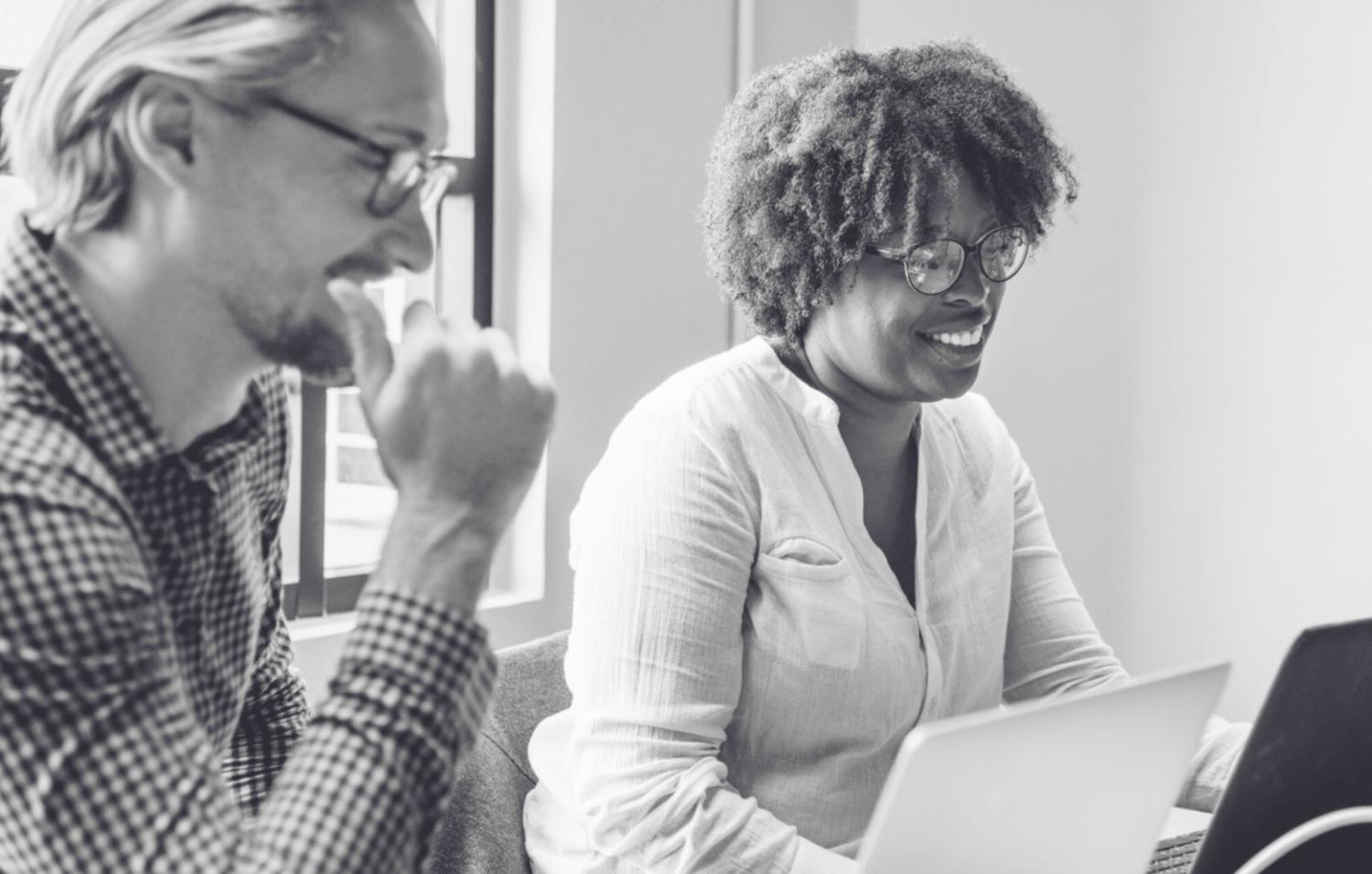 Réseau de professionnels financiers collaborant lors d'une session de formation